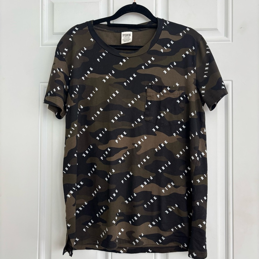 ❤️2/$15 or 3/$21❤️Victoria Secret Pink Camo Campus Shirt, Size Small
